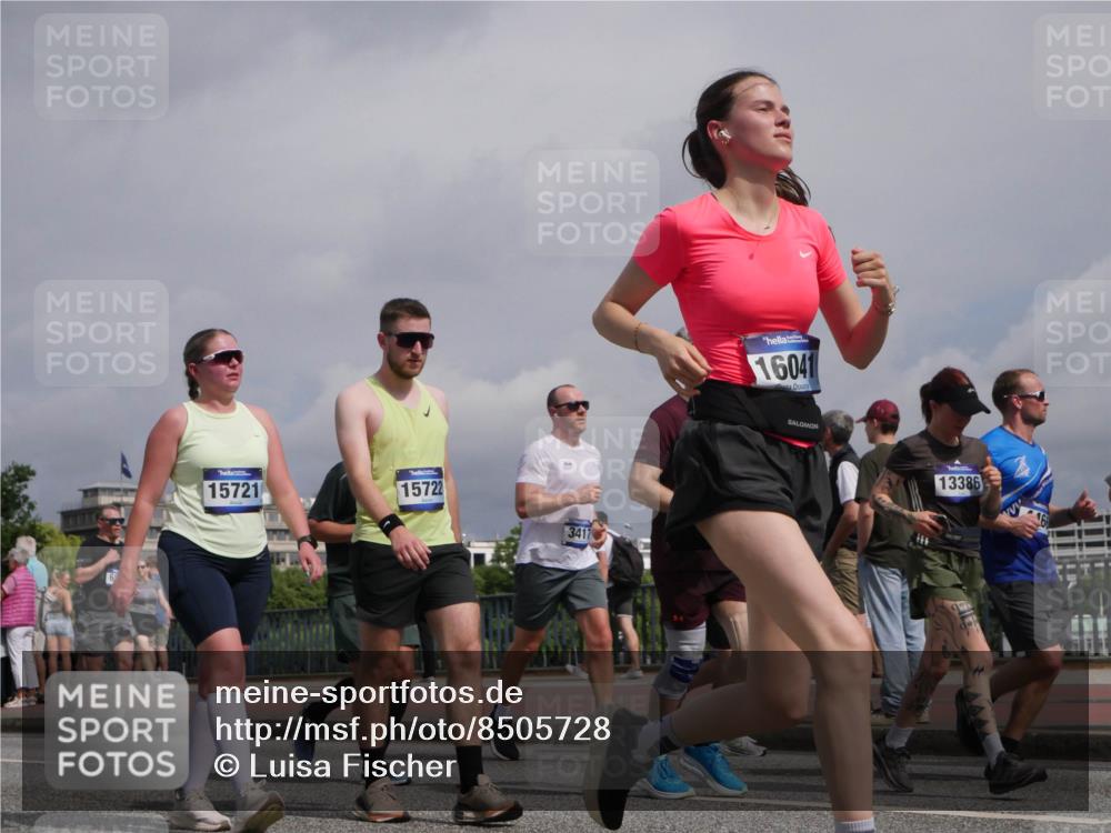 29.06.2025 - hella hamburg halbmarathon Luisa Fischer http://msf.ph/oto/8505728 29.06.2025 10:18:34 Kennedybrücke 15721, 15722, 3417, 16041, 13386, 1440, 2140, 2494, 2720, 2989, 3417, 4007, 4466, 6376, 6576, 7941, 7942, 8885, 9556, 9847, 10108 meine-sportfotos.de