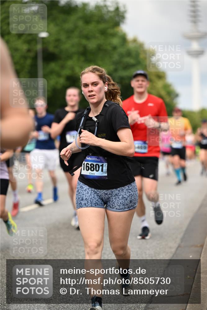 29.06.2025 - hella hamburg halbmarathon Dr. Thomas Lammeyer http://msf.ph/oto/8505730 29.06.2025 10:27:22 Kennedybrücke 1029, 1187, 1362, 1372, 1853, 2022, 2294, 2514, 3003, 3013, 3029, 3769, 4728, 4793, 4969, 5223, 5629, 5798, 5838, 6578, 6747, 6784, 6785, 7266, 7891, 7919, 8355, 8687, 8688, 8715, 9133, 9256, 9301, 9512, 9913, 10088 meine-sportfotos.de