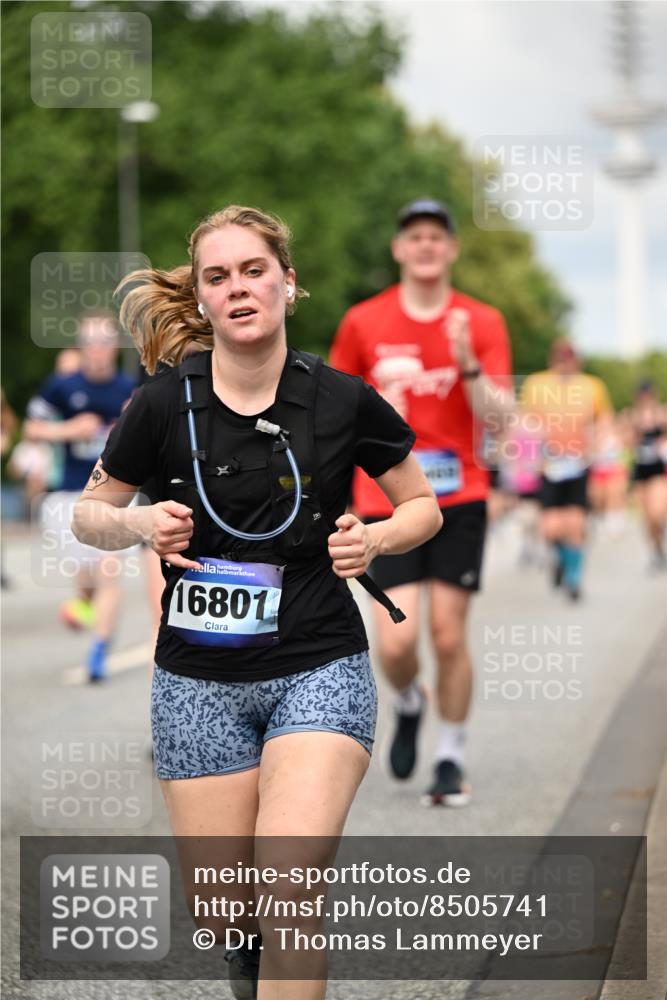 29.06.2025 - hella hamburg halbmarathon Dr. Thomas Lammeyer http://msf.ph/oto/8505741 29.06.2025 10:27:22 Kennedybrücke 1029, 1187, 1362, 1372, 1853, 2022, 2294, 2514, 3003, 3013, 3029, 3769, 4728, 4793, 4969, 5223, 5629, 5798, 5838, 6578, 6747, 6784, 6785, 7266, 7891, 7919, 8355, 8687, 8688, 8715, 9133, 9256, 9301, 9512, 9913, 10088 meine-sportfotos.de