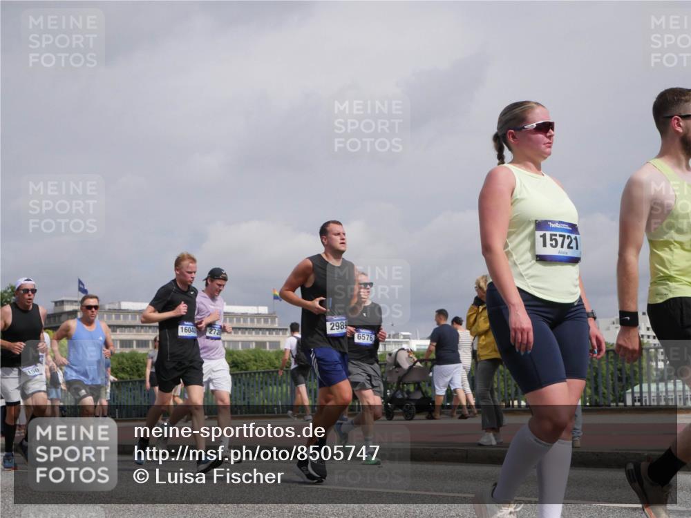 29.06.2025 - hella hamburg halbmarathon Luisa Fischer http://msf.ph/oto/8505747 29.06.2025 10:18:36 Kennedybrücke 150, 2989, 16040, 272, 6576, 15721, 1440, 2140, 2720, 2989, 3417, 4466, 6376, 6576, 7941, 7942, 8885, 9556, 9847, 10108 meine-sportfotos.de