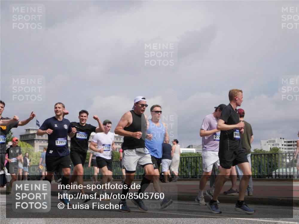 29.06.2025 - hella hamburg halbmarathon Luisa Fischer http://msf.ph/oto/8505760 29.06.2025 10:18:37 Kennedybrücke 710, 4445, 32, 15570, 13951, 17350, 272, 1604, 1440, 2140, 2720, 2989, 3417, 4466, 6376, 6576, 7941, 7942, 8885, 9192, 9556, 10108 meine-sportfotos.de