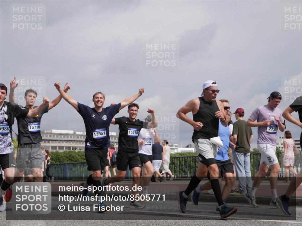 29.06.2025 - hella hamburg halbmarathon Luisa Fischer http://msf.ph/oto/8505771 29.06.2025 10:18:38 Kennedybrücke 5988, 15710, 13951, 15570, 7350, 2720, 1440, 2140, 2720, 2989, 3417, 6576, 7941, 7942, 8885, 9192, 9556, 10108 meine-sportfotos.de
