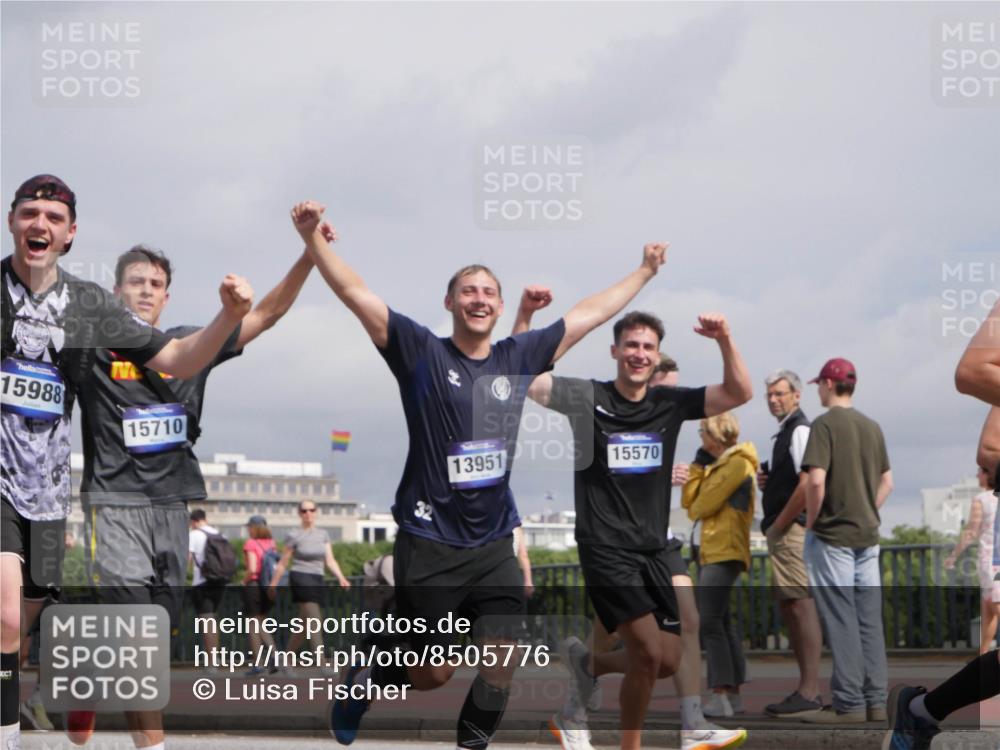 29.06.2025 - hella hamburg halbmarathon Luisa Fischer http://msf.ph/oto/8505776 29.06.2025 10:18:38 Kennedybrücke 15988, 15710, 13951, 15570, 1440, 2140, 2720, 2989, 3417, 6576, 7941, 7942, 8885, 9192, 9556, 10108 meine-sportfotos.de