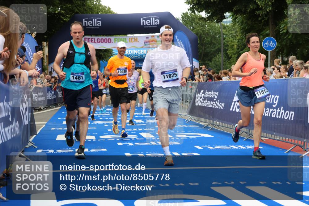 29.06.2025 - hella hamburg halbmarathon Strokosch-Dieckow http://msf.ph/oto/8505778 29.06.2025 10:51:14 Ziel 1366, 1461, 1817, 2364, 2636, 2718, 4404, 4814, 4967, 5600, 6027, 6657, 6776, 8316, 8930, 8989, 9476, 10480, 10667, 10868, 11124, 11512, 11625, 11733, 12016, 13047, 13073, 14865, 14994, 15480, 17530, 17823, 18019, 18489 meine-sportfotos.de