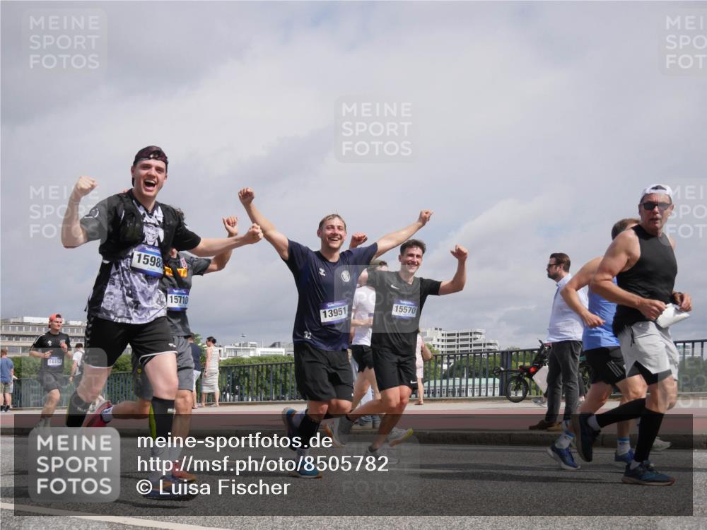 29.06.2025 - hella hamburg halbmarathon Luisa Fischer http://msf.ph/oto/8505782 29.06.2025 10:18:39 Kennedybrücke 14452, 1598, 15710, 13951, 15570, 1440, 2140, 2720, 2989, 6576, 7941, 7942, 8885, 9192, 9556, 10108, 10608 meine-sportfotos.de