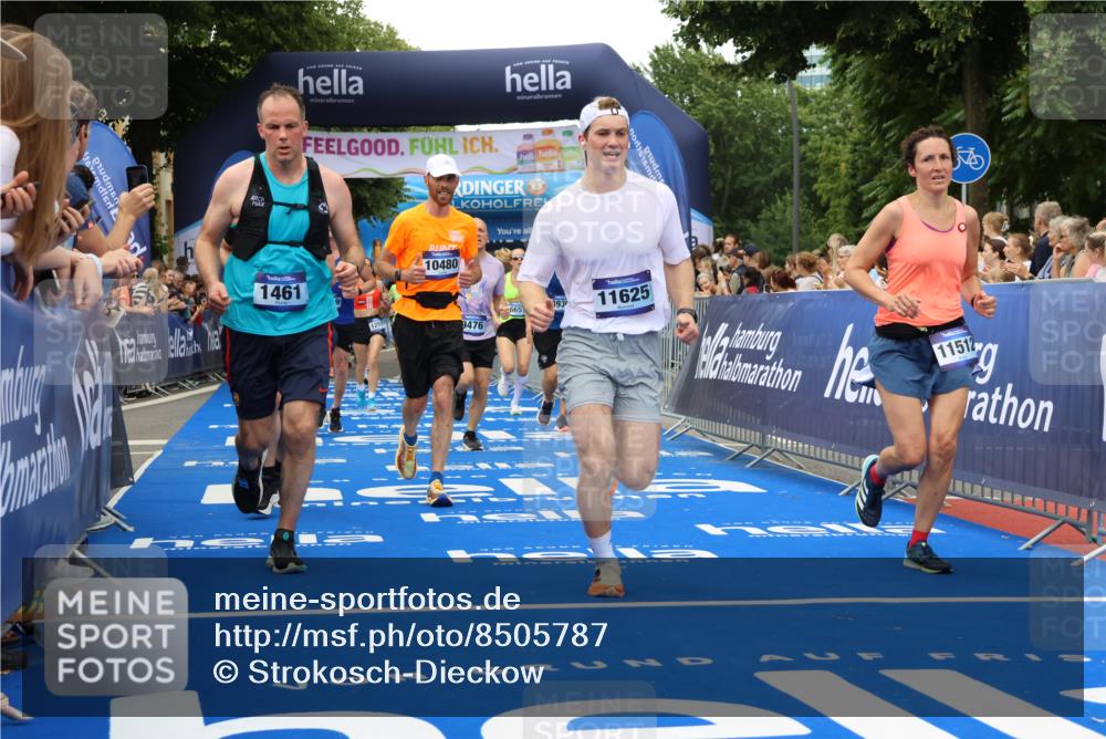 29.06.2025 - hella hamburg halbmarathon Strokosch-Dieckow http://msf.ph/oto/8505787 29.06.2025 10:51:14 Ziel 1366, 1461, 1817, 2364, 2636, 2718, 4404, 4814, 4967, 5600, 6027, 6657, 6776, 8316, 8930, 8989, 9476, 10480, 10667, 10868, 11124, 11512, 11625, 11733, 12016, 13047, 13073, 14865, 14994, 15480, 17530, 17823, 18019, 18489 meine-sportfotos.de