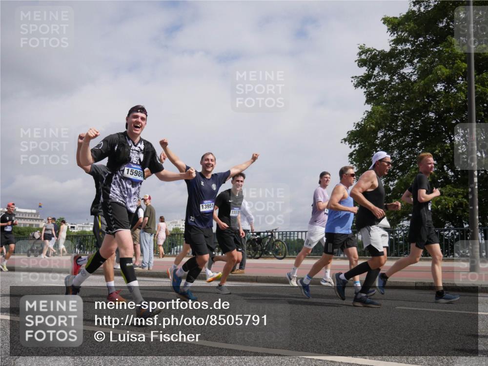 29.06.2025 - hella hamburg halbmarathon Luisa Fischer http://msf.ph/oto/8505791 29.06.2025 10:18:39 Kennedybrücke 15988, 32, 13951, 15570, 1440, 2140, 2720, 2989, 6576, 7941, 7942, 8885, 9192, 9556, 10108, 10608 meine-sportfotos.de
