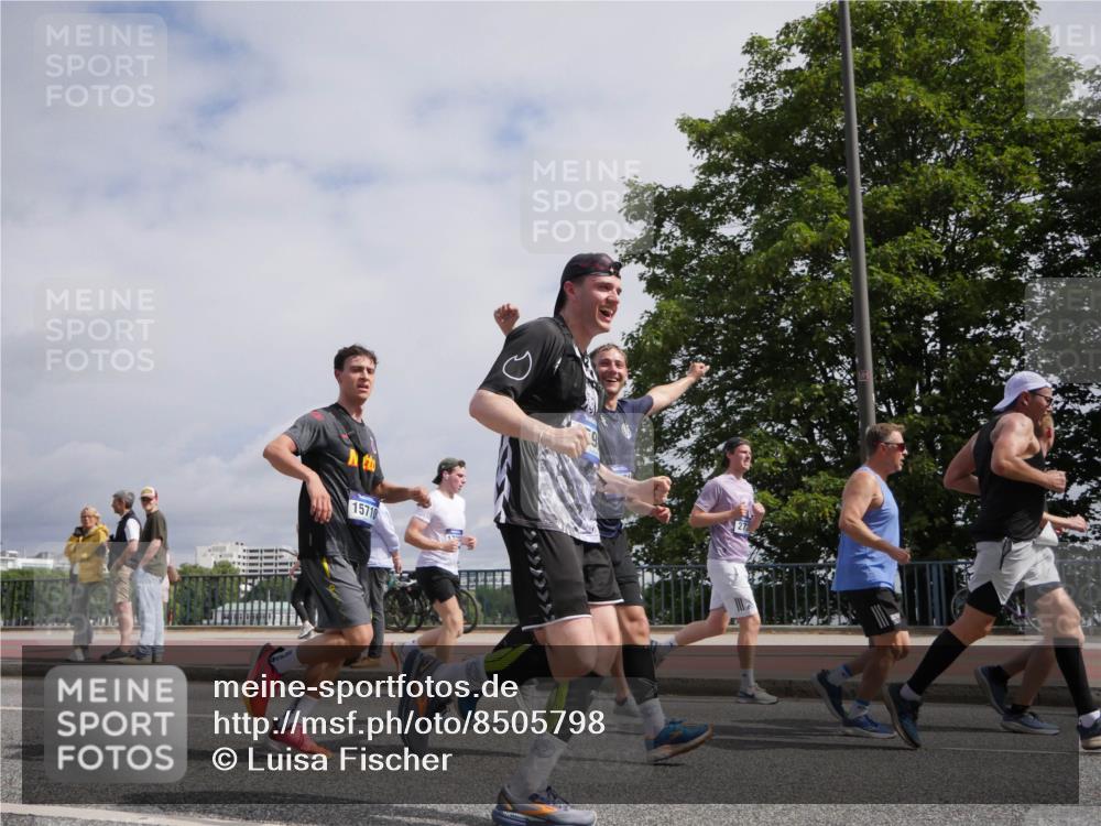 29.06.2025 - hella hamburg halbmarathon Luisa Fischer http://msf.ph/oto/8505798 29.06.2025 10:18:40 Kennedybrücke 15710, 9, 1440, 2140, 2720, 2989, 6576, 7941, 7942, 8885, 9192, 10108, 10608 meine-sportfotos.de