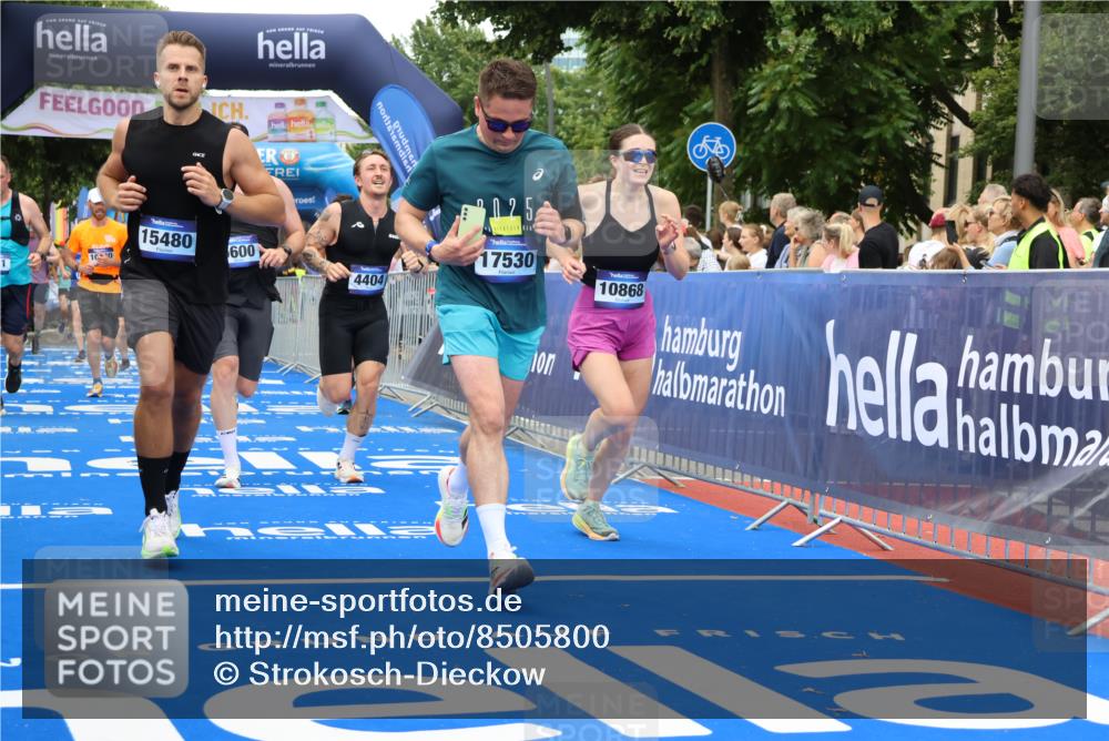 29.06.2025 - hella hamburg halbmarathon Strokosch-Dieckow http://msf.ph/oto/8505800 29.06.2025 10:51:11 Ziel 1366, 1461, 1817, 2636, 2718, 4077, 4404, 4814, 4816, 4967, 5600, 6027, 6657, 8261, 8316, 8508, 8930, 9476, 10480, 10508, 10667, 10868, 11512, 11625, 11733, 12016, 13073, 15480, 17384, 17530, 17823, 18019 meine-sportfotos.de