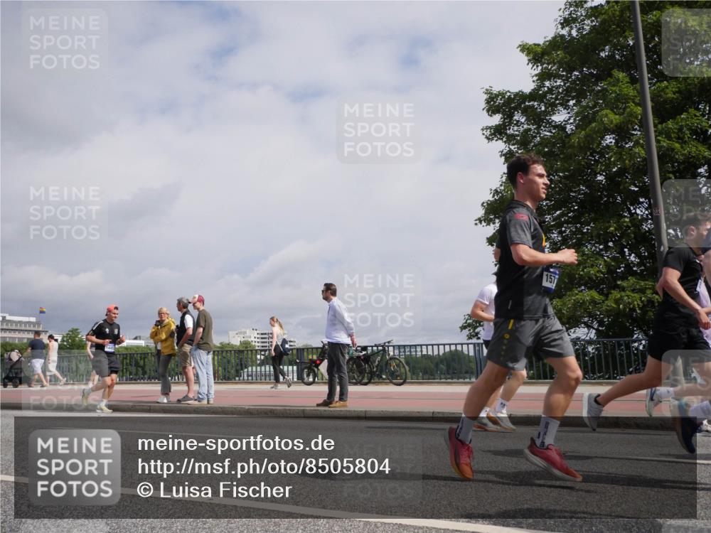 29.06.2025 - hella hamburg halbmarathon Luisa Fischer http://msf.ph/oto/8505804 29.06.2025 10:18:40 Kennedybrücke 1577, 1440, 2140, 2720, 2989, 6576, 7941, 7942, 8885, 9192, 10108, 10608 meine-sportfotos.de