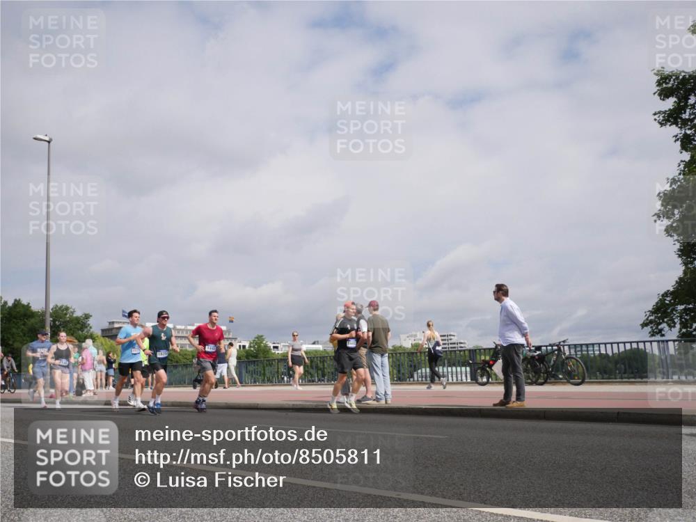 29.06.2025 - hella hamburg halbmarathon Luisa Fischer http://msf.ph/oto/8505811 29.06.2025 10:18:41 Kennedybrücke 2140, 117, 1440, 1440, 2140, 2720, 5423, 7897, 7941, 7942, 8885, 9192, 10108, 10608 meine-sportfotos.de