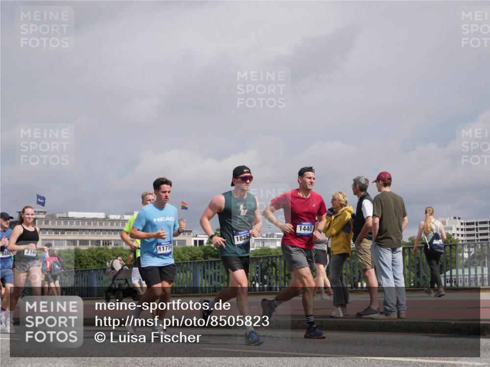 29.06.2025 - hella hamburg halbmarathon Luisa Fischer http://msf.ph/oto/8505823 29.06.2025 10:18:42 Kennedybrücke 8885, 214, 11774, 18252, 1440, 1440, 2140, 2720, 5423, 7897, 7941, 7942, 8885, 9192, 10108, 10608 meine-sportfotos.de