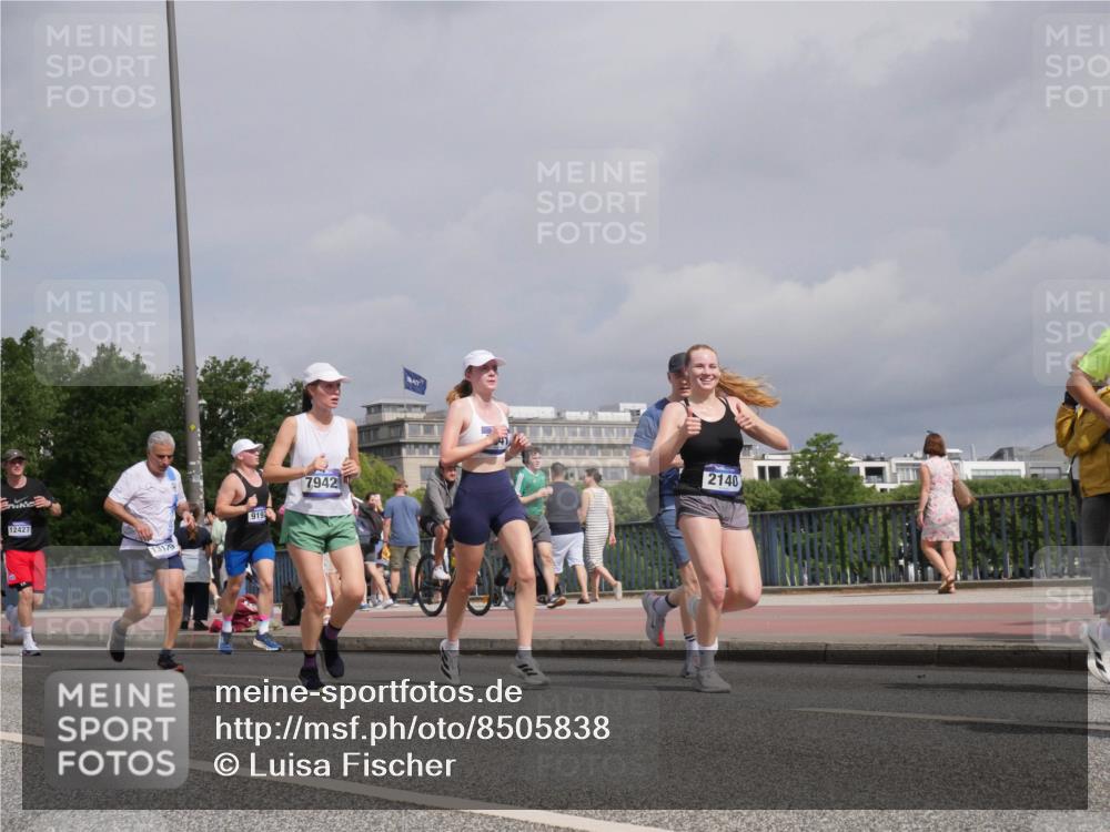 29.06.2025 - hella hamburg halbmarathon Luisa Fischer http://msf.ph/oto/8505838 29.06.2025 10:18:43 Kennedybrücke 12427, 13179, 919, 7942, 2140, 1440, 2140, 3167, 5423, 7897, 7941, 7942, 8885, 9192, 10108, 10608 meine-sportfotos.de