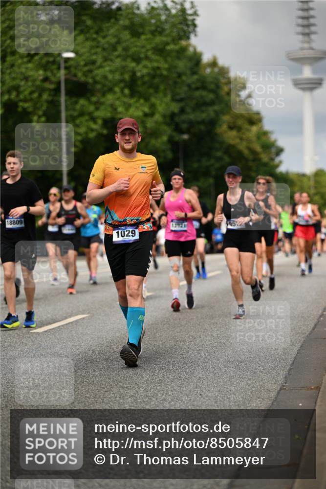 29.06.2025 - hella hamburg halbmarathon Dr. Thomas Lammeyer http://msf.ph/oto/8505847 29.06.2025 10:27:27 Kennedybrücke 1029, 1187, 1362, 1372, 1853, 2022, 2294, 2925, 3003, 3013, 3029, 4728, 4793, 5223, 5343, 5629, 5798, 6578, 6784, 6785, 7266, 7919, 8355, 8687, 8688, 8715, 9133, 9301, 9512, 9913, 10088 meine-sportfotos.de