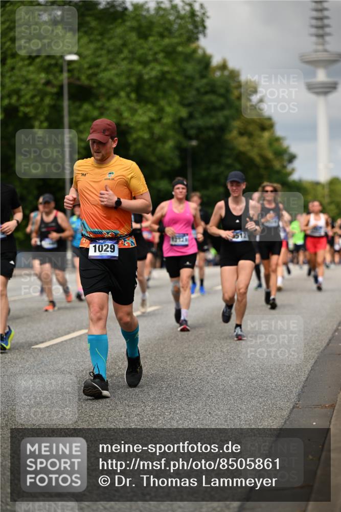29.06.2025 - hella hamburg halbmarathon Dr. Thomas Lammeyer http://msf.ph/oto/8505861 29.06.2025 10:27:27 Kennedybrücke 1029, 1187, 1362, 1372, 1853, 2022, 2294, 2925, 3003, 3013, 3029, 4728, 4793, 5223, 5343, 5629, 5798, 6578, 6784, 6785, 7266, 7919, 8355, 8687, 8688, 8715, 9133, 9301, 9512, 9913, 10088 meine-sportfotos.de