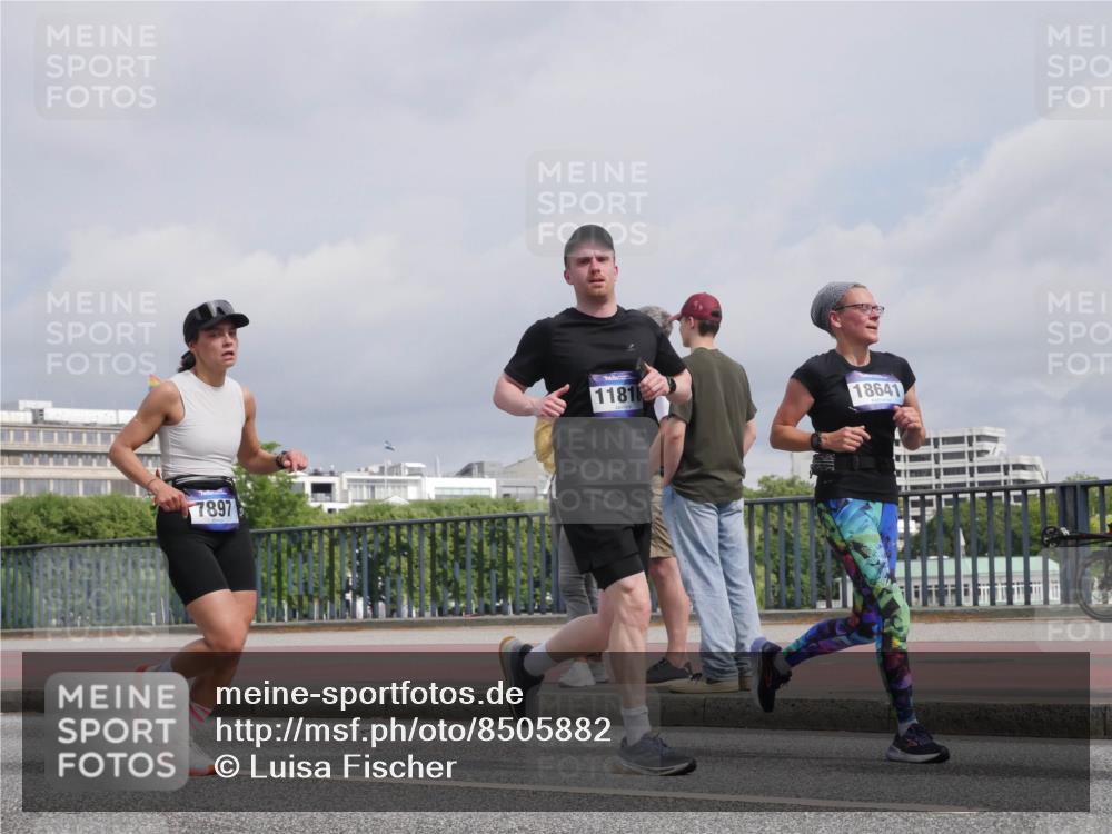 29.06.2025 - hella hamburg halbmarathon Luisa Fischer http://msf.ph/oto/8505882 29.06.2025 10:18:52 Kennedybrücke 7897, 11818, 18641, 1651, 2076, 2835, 3167, 5046, 5423, 7897, 8746, 9307, 10608 meine-sportfotos.de