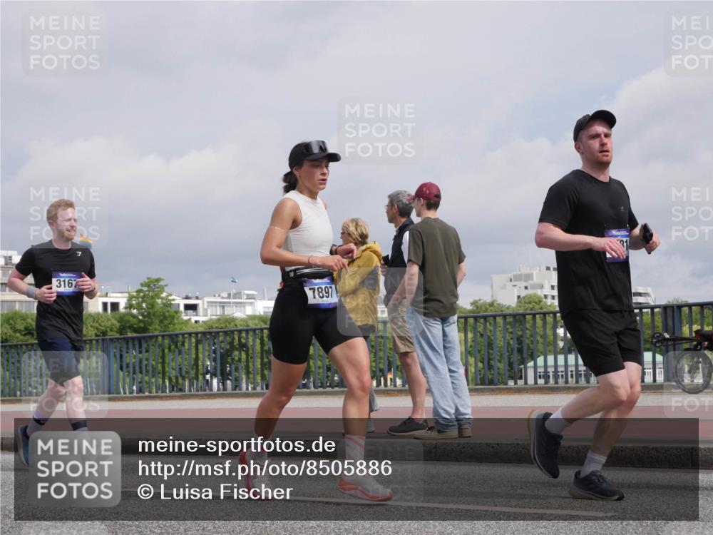 29.06.2025 - hella hamburg halbmarathon Luisa Fischer http://msf.ph/oto/8505886 29.06.2025 10:18:53 Kennedybrücke 3167, 7897, 1651, 2076, 2835, 3167, 4828, 5046, 5423, 7897, 8746, 9307, 9881 meine-sportfotos.de