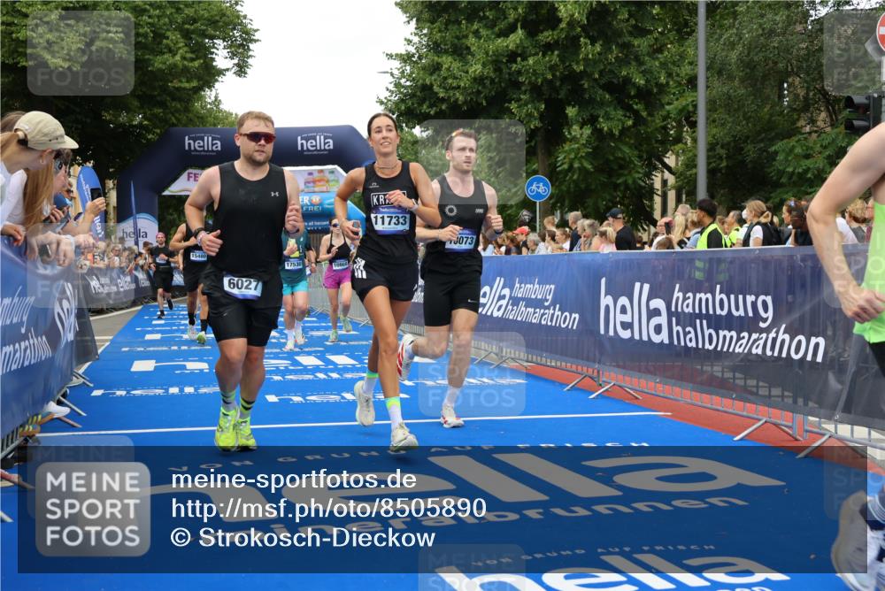 29.06.2025 - hella hamburg halbmarathon Strokosch-Dieckow http://msf.ph/oto/8505890 29.06.2025 10:51:10 Ziel 1366, 1461, 1817, 4077, 4404, 4816, 4967, 5600, 6027, 6657, 8261, 8316, 8508, 8704, 8930, 9476, 10480, 10508, 10603, 10667, 10868, 11512, 11625, 11733, 12016, 13073, 15480, 17384, 17530, 17823, 18019 meine-sportfotos.de