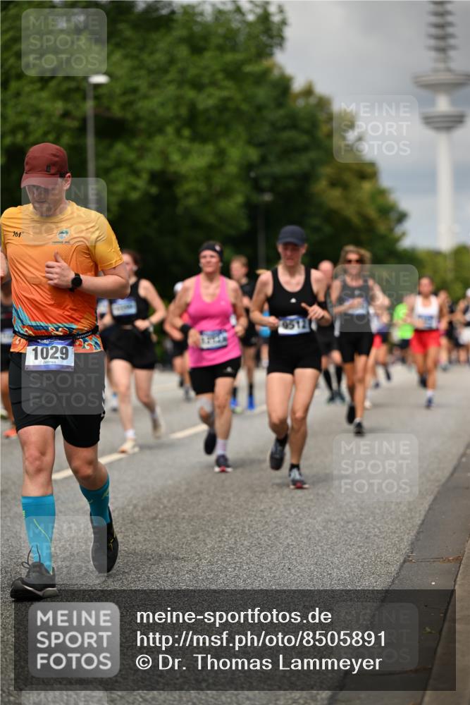 29.06.2025 - hella hamburg halbmarathon Dr. Thomas Lammeyer http://msf.ph/oto/8505891 29.06.2025 10:27:28 Kennedybrücke 1029, 1187, 1362, 1372, 1853, 2022, 2294, 2925, 3013, 3029, 4728, 4793, 5223, 5343, 5629, 5798, 6578, 6784, 6785, 7266, 7919, 8355, 8687, 8688, 8715, 9133, 9301, 9512, 9913, 10088 meine-sportfotos.de