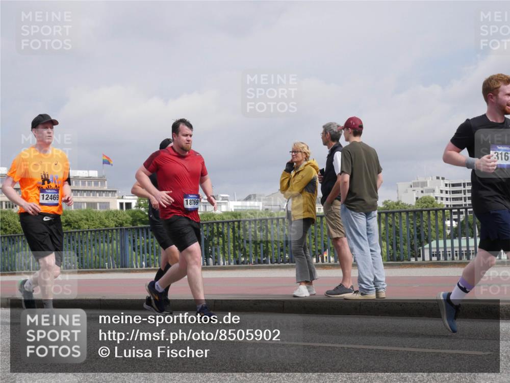 29.06.2025 - hella hamburg halbmarathon Luisa Fischer http://msf.ph/oto/8505902 29.06.2025 10:18:54 Kennedybrücke 12469, 18769, 316, 1651, 2076, 2835, 3167, 4828, 5046, 5423, 7897, 8746, 9307, 9881 meine-sportfotos.de