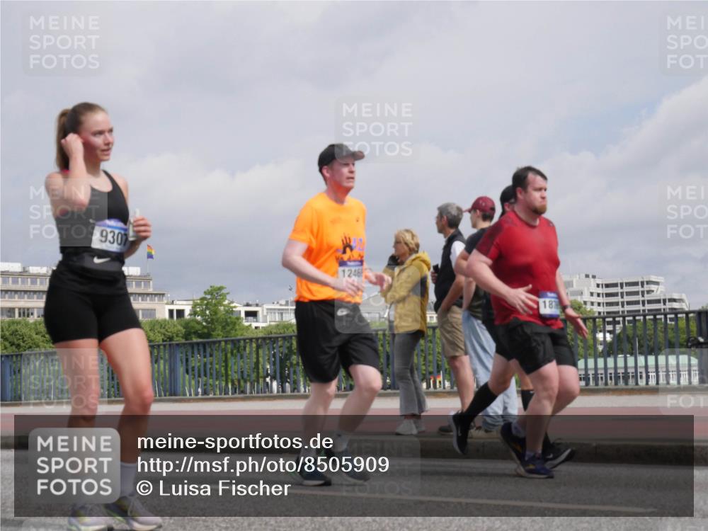 29.06.2025 - hella hamburg halbmarathon Luisa Fischer http://msf.ph/oto/8505909 29.06.2025 10:18:55 Kennedybrücke 930, 1246, 187, 1308, 1651, 2076, 2601, 2835, 3167, 4828, 5046, 8746, 9307, 9881 meine-sportfotos.de