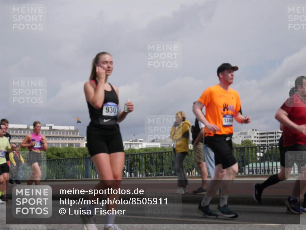 29.06.2025 - hella hamburg halbmarathon Luisa Fischer http://msf.ph/oto/8505911 29.06.2025 10:18:55 Kennedybrücke 257, 319, 9307, 124, 1308, 1651, 2076, 2601, 2835, 3167, 4828, 5046, 8746, 9307, 9881 meine-sportfotos.de