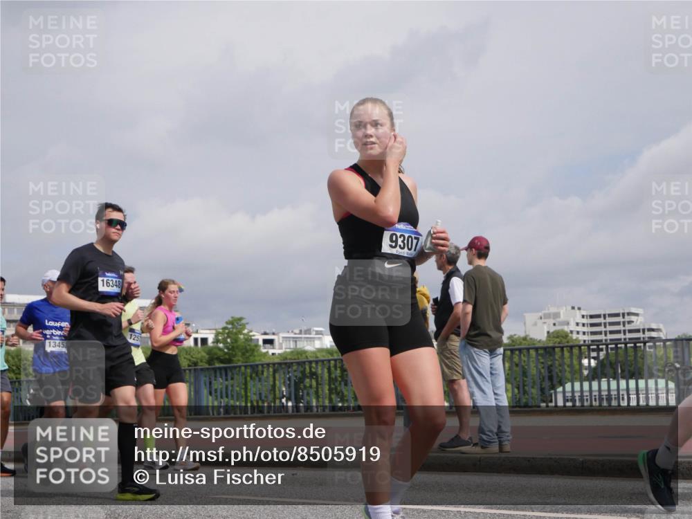29.06.2025 - hella hamburg halbmarathon Luisa Fischer http://msf.ph/oto/8505919 29.06.2025 10:18:56 Kennedybrücke 1345, 16348, 1257, 9307, 1308, 1651, 2076, 2601, 2835, 3167, 4828, 5046, 8057, 8746, 9307, 9881 meine-sportfotos.de