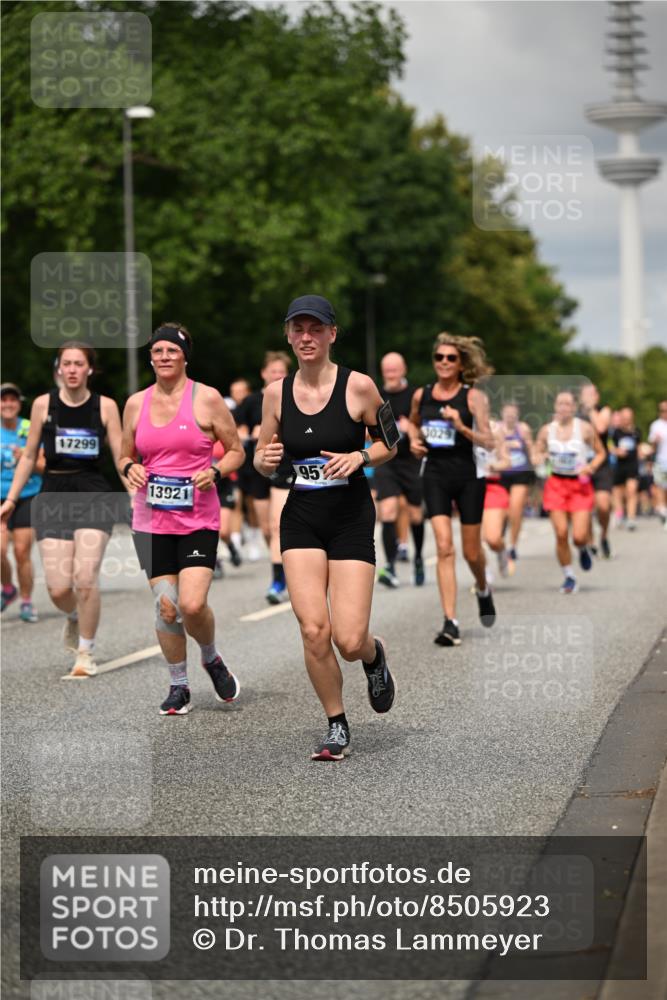 29.06.2025 - hella hamburg halbmarathon Dr. Thomas Lammeyer http://msf.ph/oto/8505923 29.06.2025 10:27:29 Kennedybrücke 1029, 1187, 1362, 1372, 1853, 2022, 2294, 2925, 3013, 3029, 4728, 4793, 5223, 5343, 5629, 5798, 6578, 6784, 6785, 7266, 7919, 8355, 8687, 8688, 8715, 9133, 9301, 9512, 9913, 10088 meine-sportfotos.de
