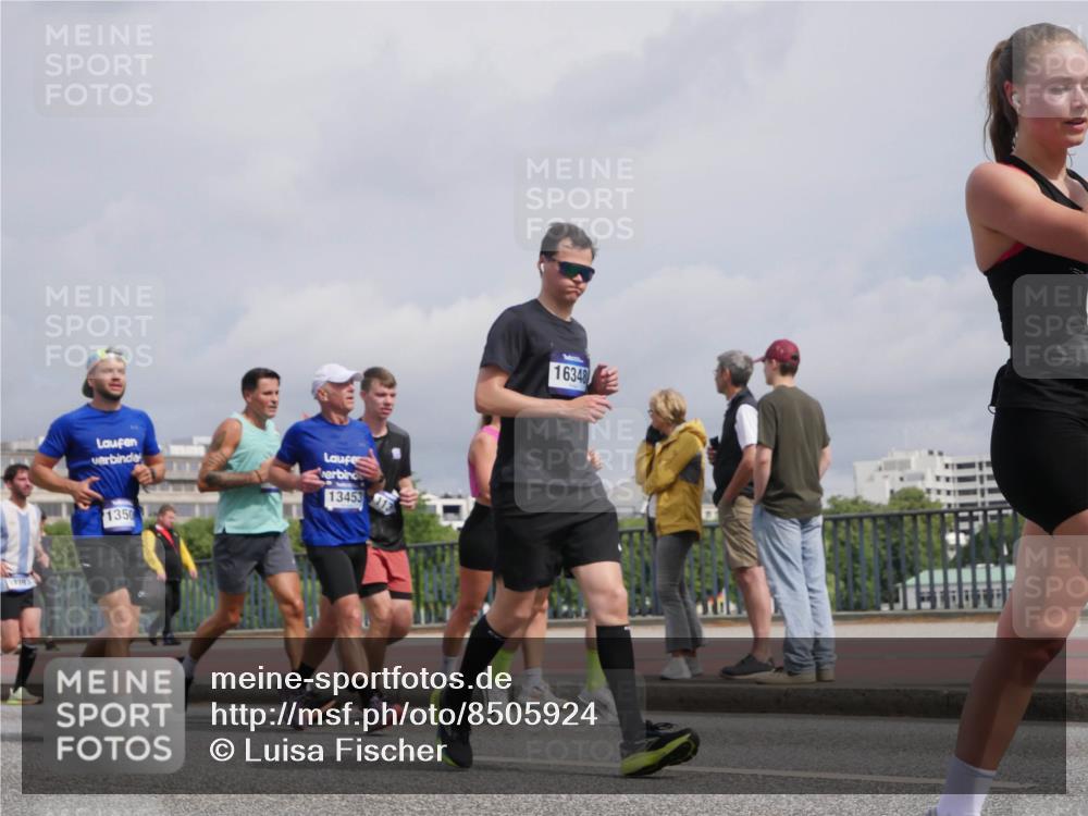 29.06.2025 - hella hamburg halbmarathon Luisa Fischer http://msf.ph/oto/8505924 29.06.2025 10:18:56 Kennedybrücke 13453, 1350, 16348, 1308, 1651, 2076, 2601, 2835, 3167, 4828, 5046, 8057, 8746, 9307, 9881 meine-sportfotos.de
