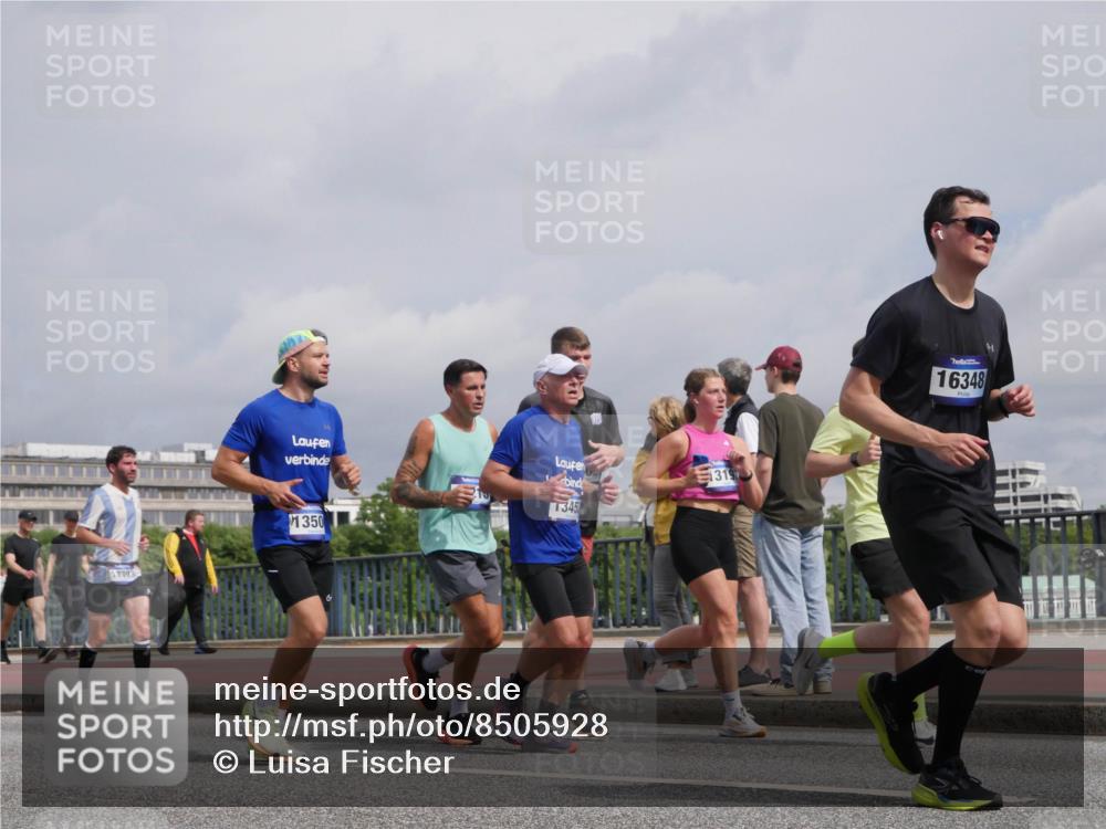 29.06.2025 - hella hamburg halbmarathon Luisa Fischer http://msf.ph/oto/8505928 29.06.2025 10:18:57 Kennedybrücke 13393, 1319, 345, 1350, 16348, 1308, 1651, 2076, 2601, 2835, 4828, 5046, 8057, 8746, 9307, 9784, 9881 meine-sportfotos.de