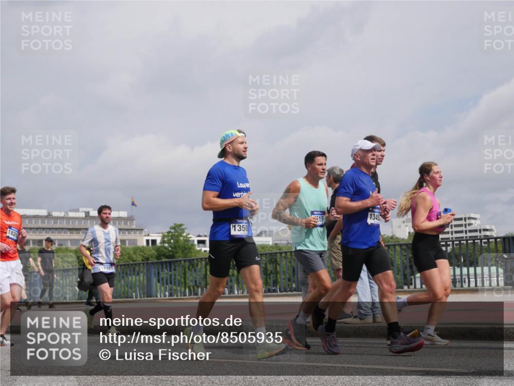 29.06.2025 - hella hamburg halbmarathon Luisa Fischer http://msf.ph/oto/8505935 29.06.2025 10:18:57 Kennedybrücke 1820, 12393, 1350, 1345, 1308, 1651, 2076, 2601, 2835, 4828, 5046, 8057, 8746, 9307, 9784, 9881 meine-sportfotos.de