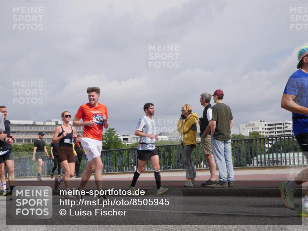 29.06.2025 - hella hamburg halbmarathon Luisa Fischer http://msf.ph/oto/8505945 29.06.2025 10:18:58 Kennedybrücke 145, 18203, 13393, 1308, 1651, 2076, 2601, 2835, 4828, 5046, 8057, 8274, 8746, 9307, 9784, 9881 meine-sportfotos.de