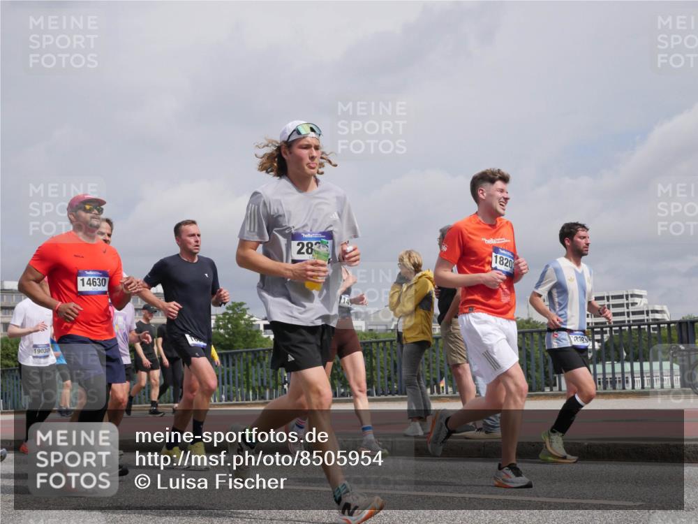 29.06.2025 - hella hamburg halbmarathon Luisa Fischer http://msf.ph/oto/8505954 29.06.2025 10:18:59 Kennedybrücke 19030, 14630, 283, 1820, 12393, 1308, 1651, 2436, 2601, 2835, 4828, 5046, 8057, 8274, 8746, 9307, 9784, 9881 meine-sportfotos.de