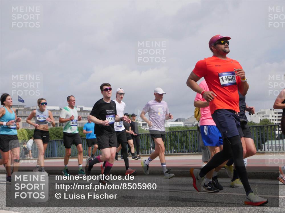 29.06.2025 - hella hamburg halbmarathon Luisa Fischer http://msf.ph/oto/8505960 29.06.2025 10:19:00 Kennedybrücke 689, 16036, 11478, 4828, 1903, 14630, 1308, 1651, 2071, 2436, 2601, 2835, 4828, 5046, 8057, 8274, 8746, 9307, 9784, 9881 meine-sportfotos.de