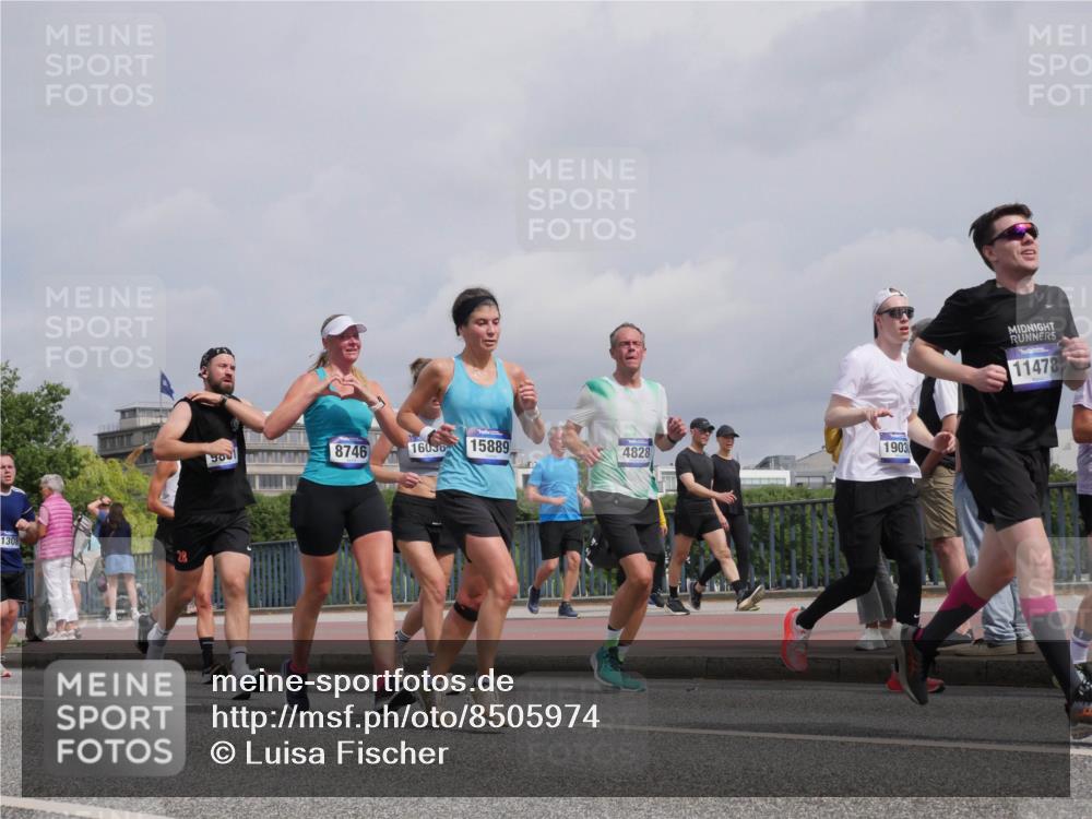 29.06.2025 - hella hamburg halbmarathon Luisa Fischer http://msf.ph/oto/8505974 29.06.2025 10:19:01 Kennedybrücke 1308, 28, 900, 8746, 16036, 15889, 1903, 4828, 11478, 1308, 1651, 2071, 2436, 2601, 2835, 4828, 5046, 8057, 8169, 8274, 8746, 9784, 9881 meine-sportfotos.de