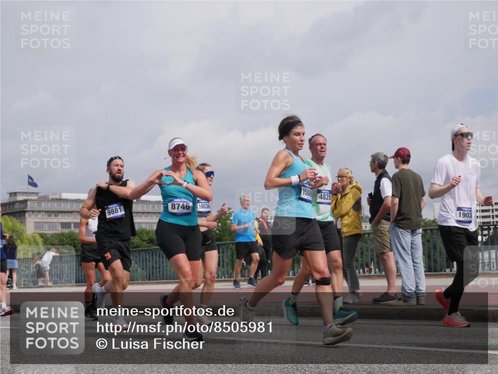 29.06.2025 - hella hamburg halbmarathon Luisa Fischer http://msf.ph/oto/8505981 29.06.2025 10:19:02 Kennedybrücke 28, 9881, 8746, 16036, 1588, 4828, 1903, 1212, 1308, 1651, 2071, 2436, 2601, 2835, 4828, 5046, 8057, 8169, 8274, 8746, 9784, 9881 meine-sportfotos.de
