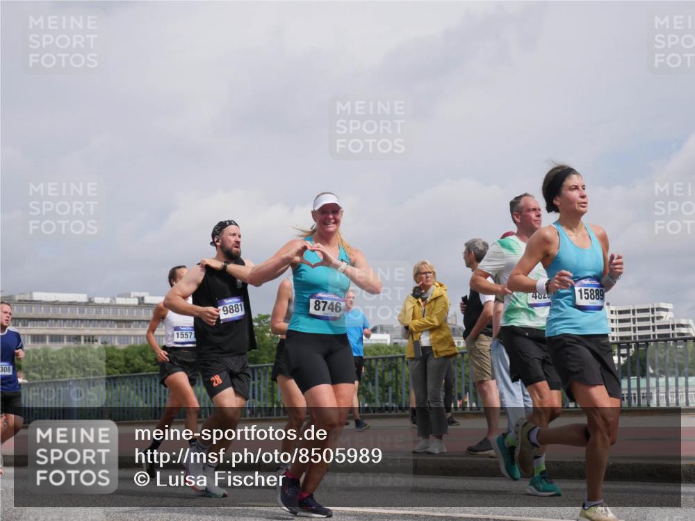 29.06.2025 - hella hamburg halbmarathon Luisa Fischer http://msf.ph/oto/8505989 29.06.2025 10:19:02 Kennedybrücke 308, 15571, 28, 9881, 8746, 4026, 15889, 1212, 1308, 1651, 2071, 2436, 2601, 2835, 4828, 5046, 8057, 8169, 8274, 8746, 9784, 9881 meine-sportfotos.de
