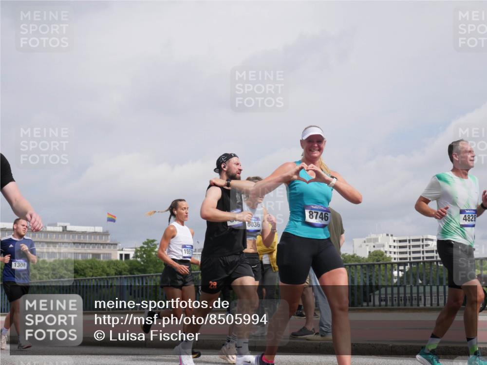 29.06.2025 - hella hamburg halbmarathon Luisa Fischer http://msf.ph/oto/8505994 29.06.2025 10:19:03 Kennedybrücke 1308, 155712, 6036, 8746, 4828, 1212, 1308, 1651, 2071, 2436, 2601, 4828, 5046, 8057, 8169, 8274, 8746, 9784, 9881, 10844 meine-sportfotos.de
