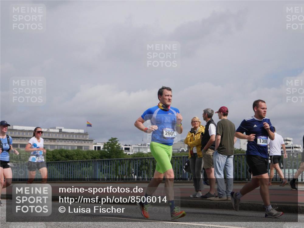 29.06.2025 - hella hamburg halbmarathon Luisa Fischer http://msf.ph/oto/8506014 29.06.2025 10:19:05 Kennedybrücke 9784, 2601, 1308, 1212, 1308, 2071, 2436, 2601, 4583, 4828, 8057, 8169, 8274, 8554, 8746, 9601, 9784, 9881, 10844 meine-sportfotos.de