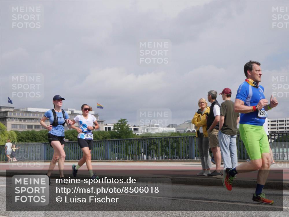 29.06.2025 - hella hamburg halbmarathon Luisa Fischer http://msf.ph/oto/8506018 29.06.2025 10:19:05 Kennedybrücke 9784, 260, 1212, 1308, 2071, 2436, 2601, 4583, 4828, 8057, 8169, 8274, 8554, 8746, 9601, 9784, 9881, 10844 meine-sportfotos.de