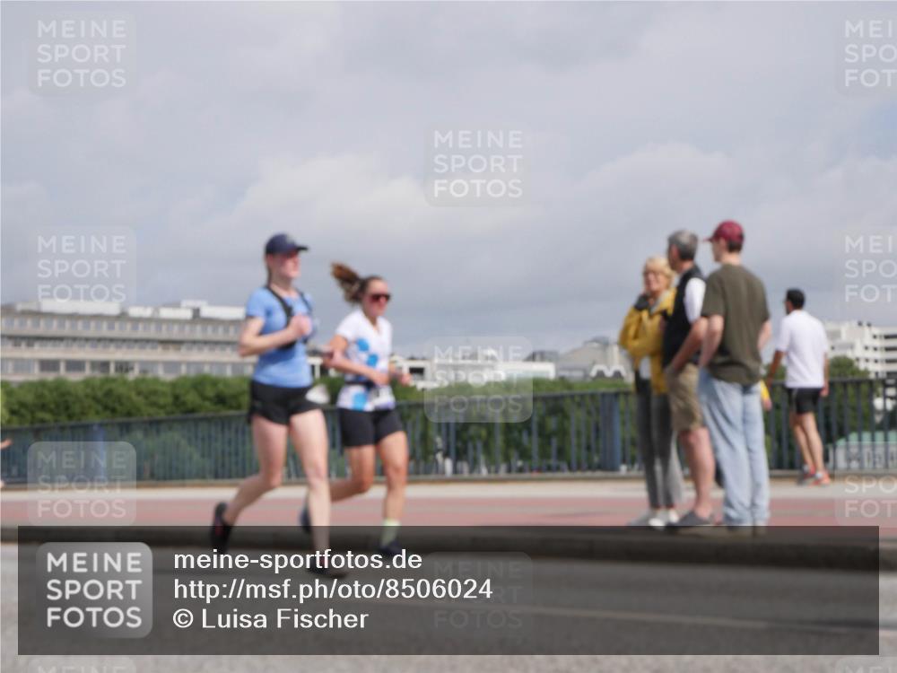 29.06.2025 - hella hamburg halbmarathon Luisa Fischer http://msf.ph/oto/8506024 29.06.2025 10:19:06 Kennedybrücke 1212, 1308, 2071, 2436, 2601, 4583, 4828, 8057, 8169, 8274, 8554, 9601, 9784, 9881, 10844 meine-sportfotos.de