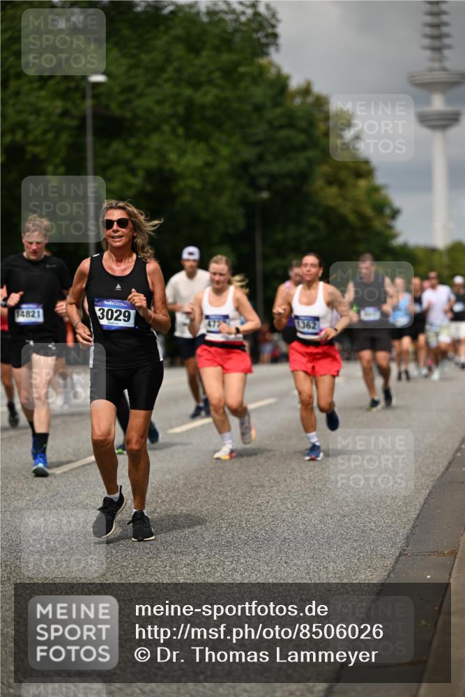 29.06.2025 - hella hamburg halbmarathon Dr. Thomas Lammeyer http://msf.ph/oto/8506026 29.06.2025 10:27:32 Kennedybrücke 1029, 1187, 1362, 1372, 1853, 2294, 2925, 3013, 3029, 4728, 4793, 5223, 5343, 5798, 6578, 7266, 7919, 8687, 8688, 9133, 9301, 9512, 9913, 10088 meine-sportfotos.de