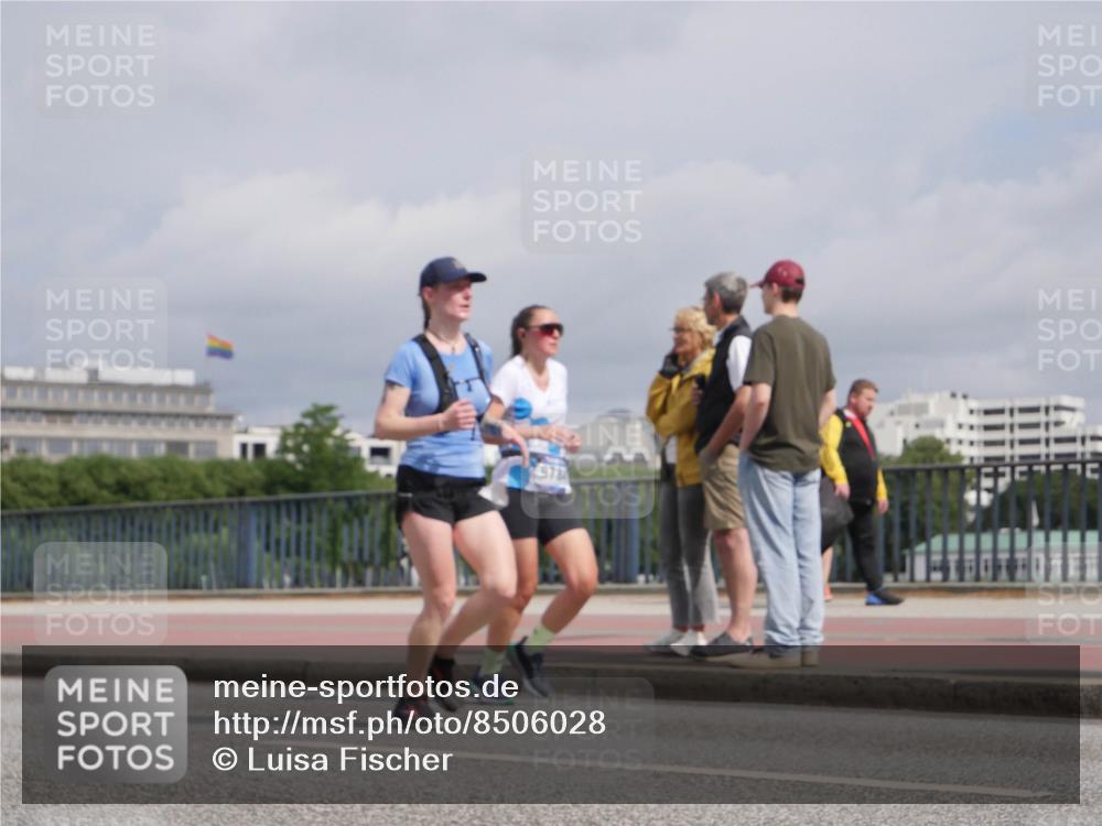 29.06.2025 - hella hamburg halbmarathon Luisa Fischer http://msf.ph/oto/8506028 29.06.2025 10:19:06 Kennedybrücke 978, 1212, 1308, 2071, 2436, 2601, 4583, 4828, 8057, 8169, 8274, 8554, 9601, 9784, 9881, 10844 meine-sportfotos.de