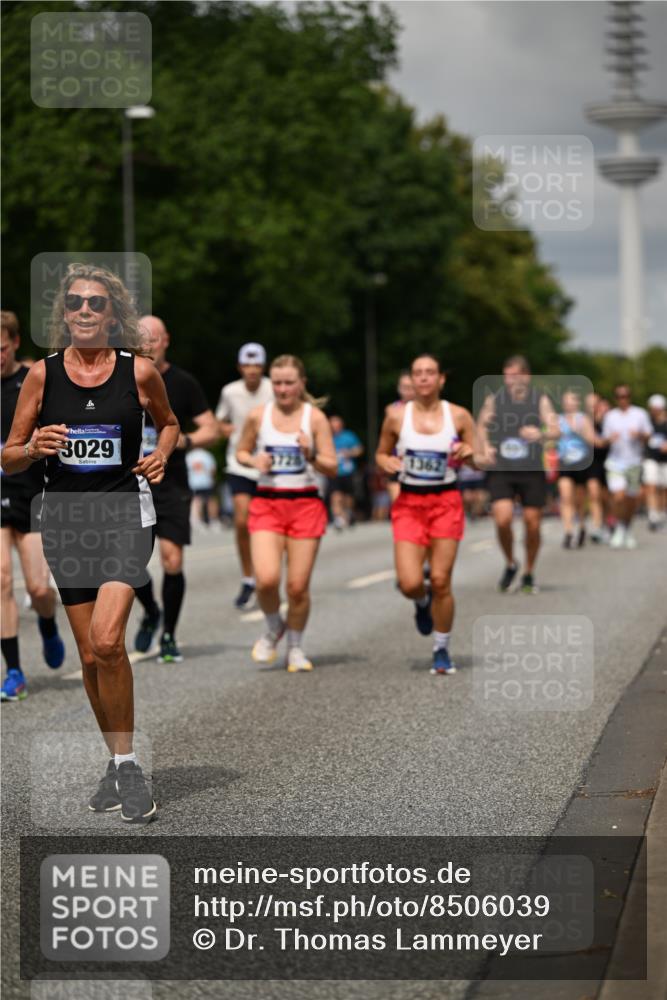 29.06.2025 - hella hamburg halbmarathon Dr. Thomas Lammeyer http://msf.ph/oto/8506039 29.06.2025 10:27:32 Kennedybrücke 1029, 1187, 1362, 1372, 1853, 2294, 2925, 3013, 3029, 4728, 4793, 5223, 5343, 5798, 6578, 7266, 7919, 8687, 8688, 9133, 9301, 9512, 9913, 10088 meine-sportfotos.de