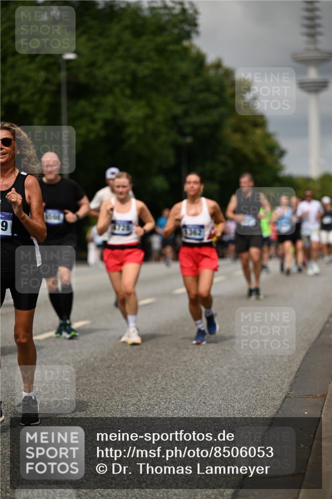 29.06.2025 - hella hamburg halbmarathon Dr. Thomas Lammeyer http://msf.ph/oto/8506053 29.06.2025 10:27:33 Kennedybrücke 1029, 1187, 1362, 1372, 1853, 2294, 2925, 3013, 3029, 4728, 4793, 5223, 5343, 5798, 6578, 7266, 7919, 8687, 8688, 9133, 9301, 9512, 9913, 10088 meine-sportfotos.de