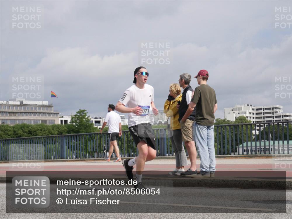 29.06.2025 - hella hamburg halbmarathon Luisa Fischer http://msf.ph/oto/8506054 29.06.2025 10:19:09 Kennedybrücke 071, 1212, 2071, 2436, 4583, 8057, 8169, 8274, 8554, 9601, 9784, 10292, 10844 meine-sportfotos.de