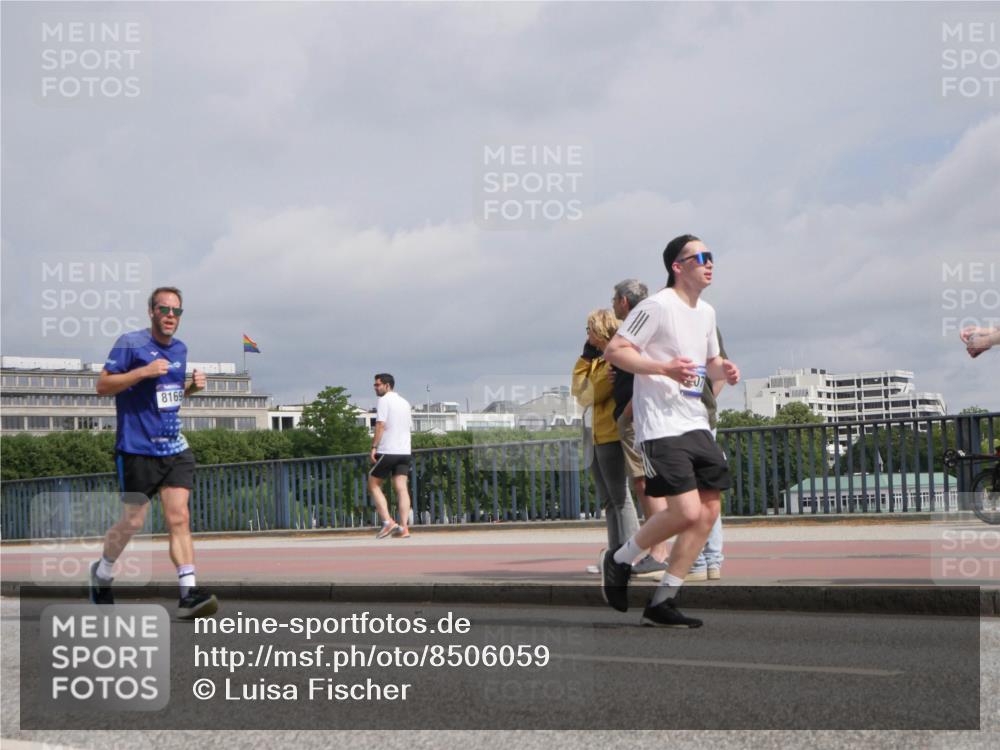 29.06.2025 - hella hamburg halbmarathon Luisa Fischer http://msf.ph/oto/8506059 29.06.2025 10:19:09 Kennedybrücke 8169, 1212, 2071, 2436, 4583, 8057, 8169, 8274, 8554, 9601, 9784, 10292, 10844 meine-sportfotos.de