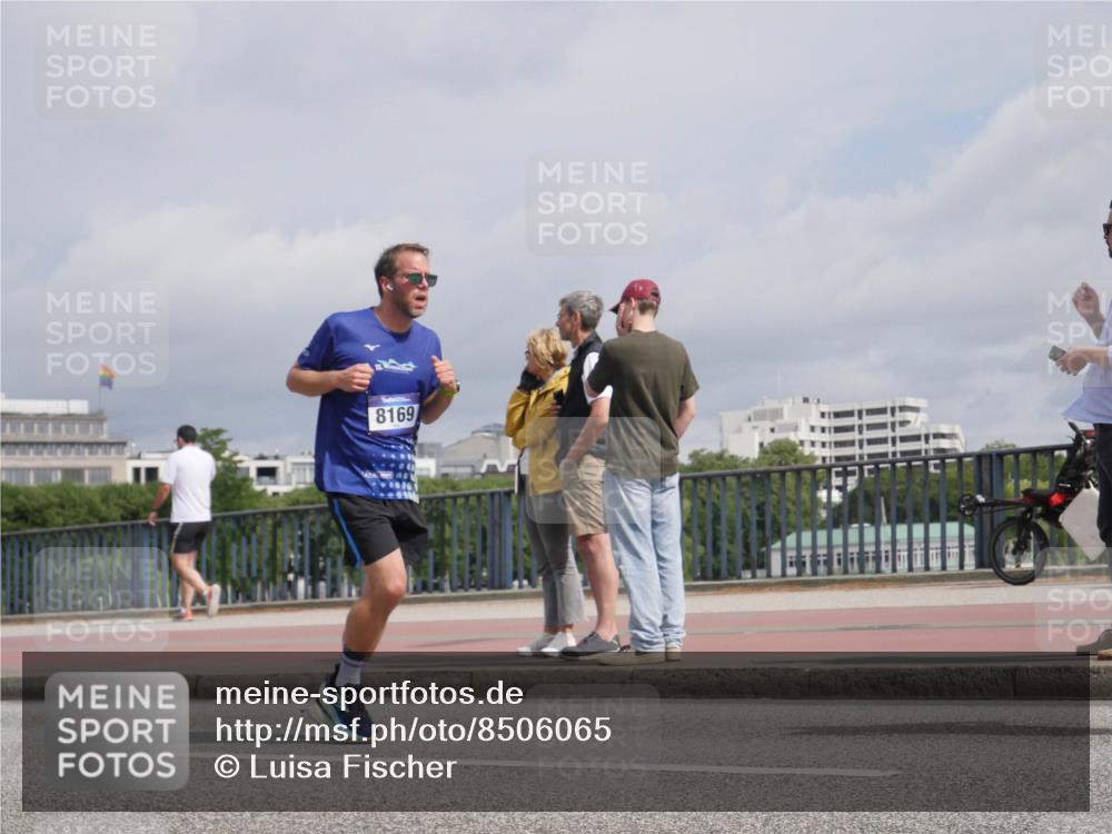 29.06.2025 - hella hamburg halbmarathon Luisa Fischer http://msf.ph/oto/8506065 29.06.2025 10:19:10 Kennedybrücke 8169, 1212, 2071, 2436, 4583, 8169, 8274, 8554, 9601, 9784, 10292, 10844 meine-sportfotos.de