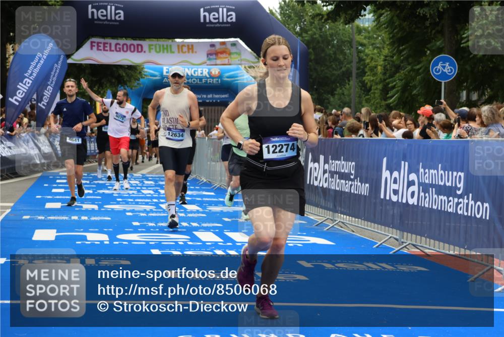 29.06.2025 - hella hamburg halbmarathon Strokosch-Dieckow http://msf.ph/oto/8506068 29.06.2025 11:13:09 Ziel 1173, 1347, 2076, 3013, 3138, 4641, 5739, 6376, 9075, 9881, 10844, 12274, 12634, 13458, 14278, 15051, 17030 meine-sportfotos.de