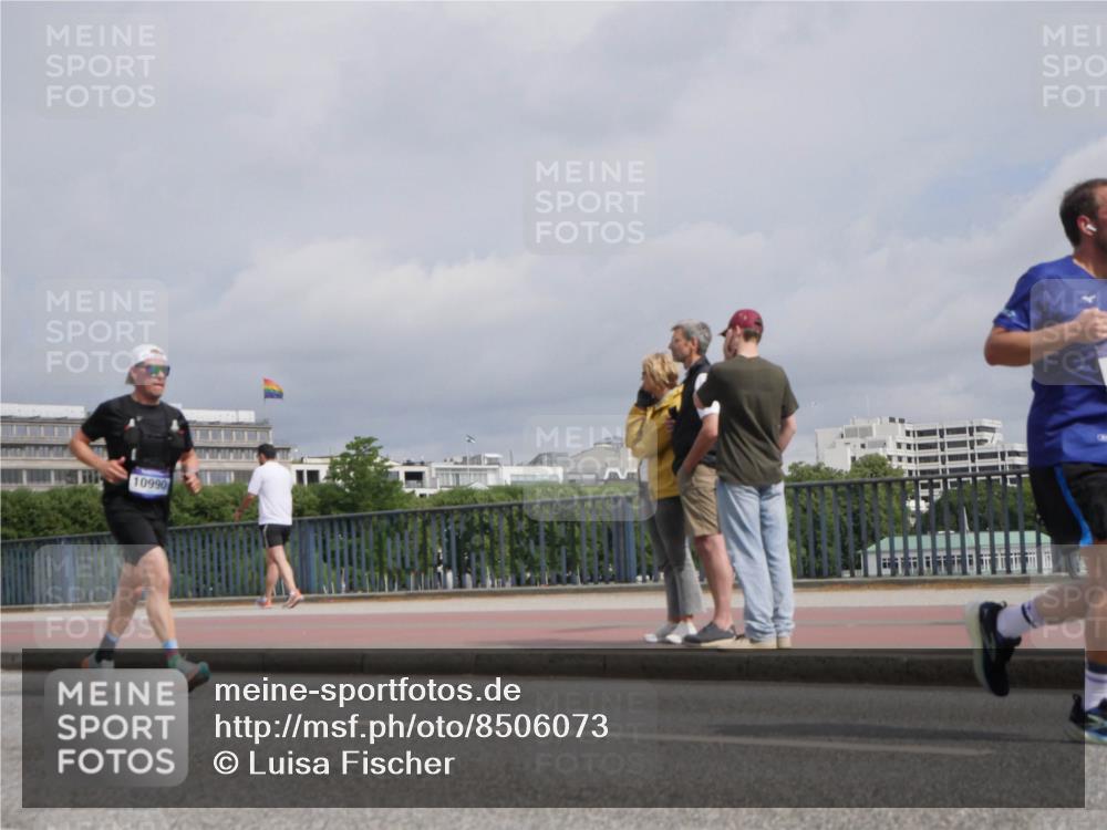 29.06.2025 - hella hamburg halbmarathon Luisa Fischer http://msf.ph/oto/8506073 29.06.2025 10:19:11 Kennedybrücke 10990, 1212, 2071, 2436, 4583, 8169, 8274, 8554, 9601, 9802, 10107, 10183, 10292, 10844 meine-sportfotos.de